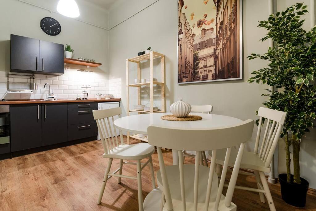 Cosy Apartment In Party District K30 بودابست المظهر الخارجي الصورة